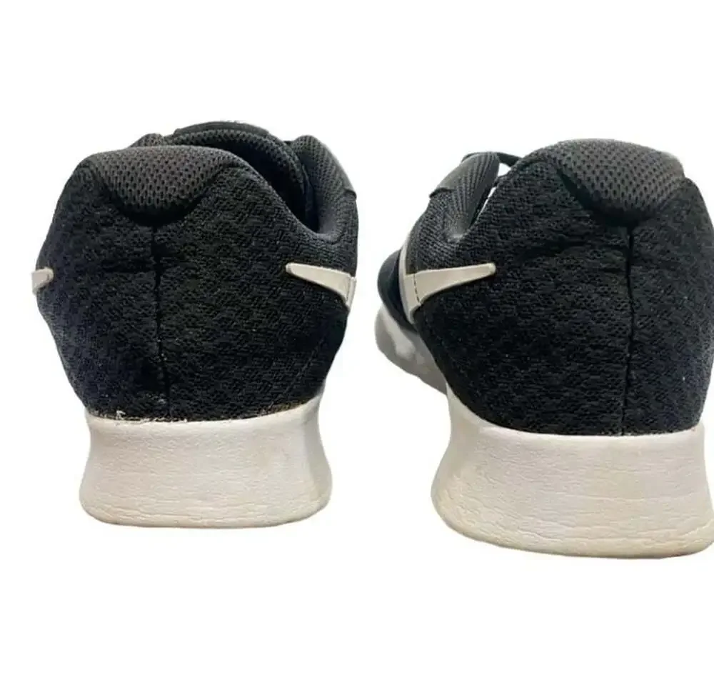 Nike Tanjun Size 8 Black White Casual Sneakers